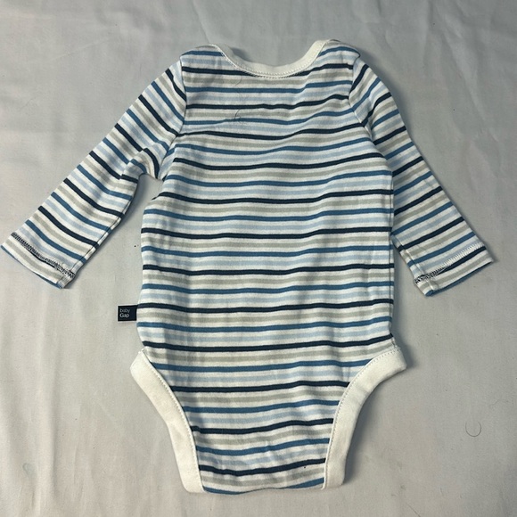 Baby GAP - 3 piece bundle -long sleeve onesies and lined pants. Size 0-3 months - Picture 8 of 12